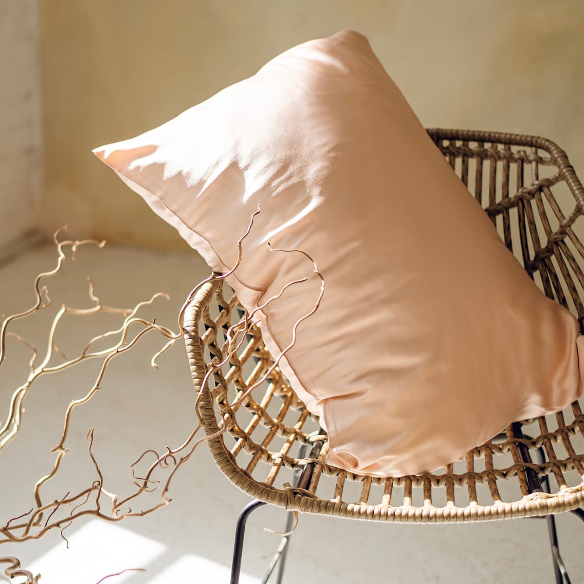 CAT IN BED VEGAN Шовкова наволочка з віскози, нюд - 5